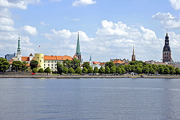 Panoramic view of the old town, castle with round tower, castle of the Teutonic Knights, Daugava river, Riga, Latvia, Baltic States, Northern Europe