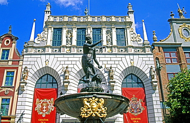 Artus Court and Neptune Fountain, Long Market, Gdansk, Mazury, Poland, Europe