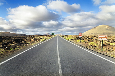 Road through the Parque Natural de Volcanos with the Montana Negra, Lanzarote, Canary Islands, Spain, Europe