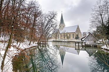 Monastery church reflected in the Blautopf spring, Kloster Blaubeuren monastery, Blaubeuren, Swabian Alb, Baden-Wuerttemberg, Germany, Europe