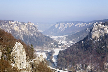 View from the Eichfelsen rock on Schloss Werenwag castle and the Danube valley, Naturpark Obere Donau nature park, Swabian Alb, Baden-Wuerttemberg, Germany, Europe