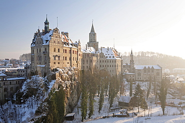 Schloss Sigmaringen castle or Hohenzollernschloss castle, Sigmaringen, Naturpark Obere Donau nature park, Swabian Alb, Baden-Wuerttemberg, Germany, Europe