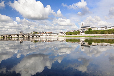 City view with bridge over the Loire, cathedral and castle, Bloir, Departement Loir-et-Cher, Region Central, France, Europe