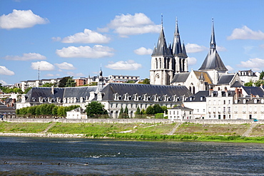 Cityscape of Blois with the Church of Saint Nicolas, department of Loire et Cher, France, Europe