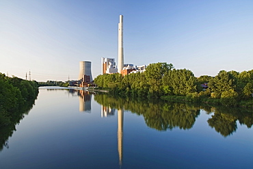 Power plant on the Neckar River, Heilbronn, Baden-Wuerttemberg, Germany, Europe