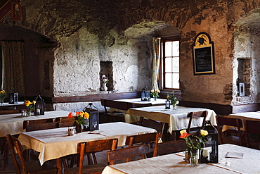 Tavern, Aggstein castle ruins, Dunkelsteinerwald, Wachau, Mostviertel quarter, Lower Austria, Austria, Europe