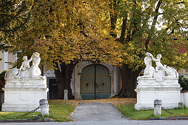 Sphinxes in front of Schloss Baumgarten castle, Mautern on the Danube, Wachau, Mostviertel district, Lower Austria, Austria, Europe