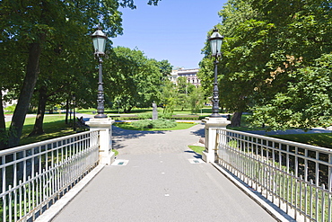 Pedestrian bridge in Bastejkalns Park, old town, Vecriga, Riga, Latvia, Northern Europe