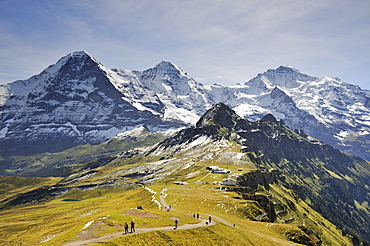 View from the 2334 metre high summit of Maennlichen Mountain to the mountain station with Tschuggen and Lauberhorn Mountains, in front of the Jungfrau Massif with the Eiger, Moench and Jungfrau mountains, Canton of Bern, Switzerland, Europe