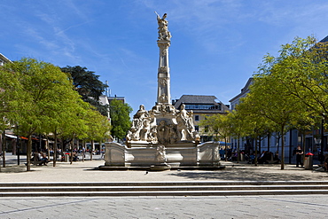 Sankt Georgsbrunnen fountain, Kornmarkt square, Trier, Rhineland-Palatinate, Germany, Europe