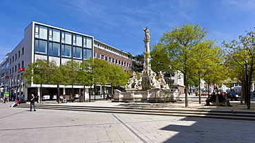 Sankt Georgsbrunnen fountain, Kornmarkt square, Trier, Rhineland-Palatinate, Germany, Europe