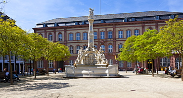 Sankt Georgsbrunnen fountain, Kornmarkt square, Trier, Rhineland-Palatinate, Germany, Europe