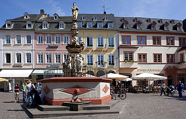 Petrusbrunnen fountain, Hauptmarkt square, Trier, Rhineland-Palatinate, Germany, Europe