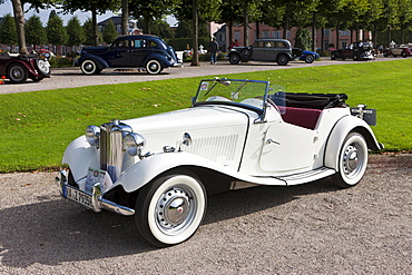 MG TD, built in 1952 GB, Classic-Gala, Concours d'Elegance in the Baroque castle gardens, Schwetzingen, Baden-Wuerttemberg, Germany, Europe