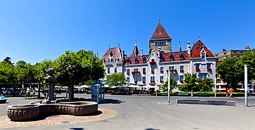 The castle of Ouchy, Lausanne, canton of Vaud, Lake Geneva, Switzerland, Europe