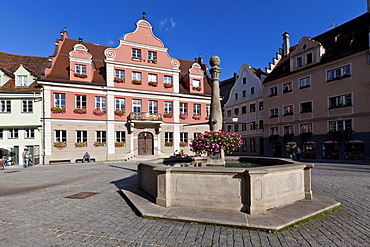 Market fountain in the market square, Grosszunft building in the back, Memmingen, Lower Allgaeu, Allgaeu, Swabia, Bavaria, Germany, Europe