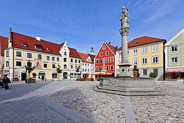 Town Hall and Marienplatz square, Mindelheim, Swabia, Unterallgaeu district, Bavaria, Germany, Europe