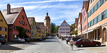 Elsasser Gasse street in the historic district, Segringer Tor gate at the back, Dinkelsbuehl, administrative district of Ansbach, Middle Franconia, Bavaria, Germany, Europe