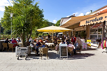 Pensioners sitting in a cafe in the Kurpark garden, Bad Kissingen, Lower Franconia, Bavaria, Germany, Europe