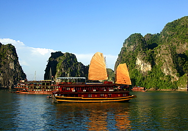 Halong Bay, Unesco World Heritage Site, North Vietnam, Vietnam, Asia