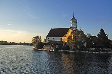 Schloss Wasserburg castle and Sankt Georgs Kirche church in the evening seen from Lake Constance, Wasserburg am Bodensee, Bavaria, Germany, Europe