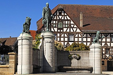 Monument to Prince Regent Luitpold of Bavaria, 1911, right and left lions with the Bavarian coat of arms, Kammereckerplatz, Heilsbronn, Middle Franconia, Bavaria, Germany, Europe