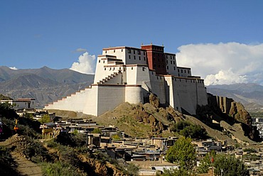 Reconstructed Shigatse Dzong Fortress, with the historic town centre of the Tibetan town of Shigatse, central Tibet, Tibet, China, Asia