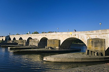 Steinerne Bruecke bridge, Regensburg, Upper Palatinate, Bavaria, Germany, Europe