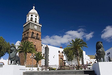 Main square and Church of Nuestra Senora de Guadalupe, Teguise, Lanzarote, Canary Islands, Spain, Europe