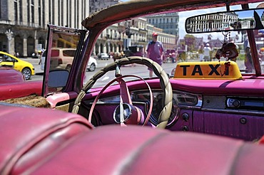 Classic car parked in front of the Capitol, Havana, historic district, Cuba, Caribbean, Central America