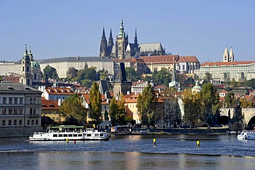 Gothic St. Vitus Cathedral, Prague Castle, Hradcany, Vitava River, Prague, Bohemia, Czech Republic, Europe