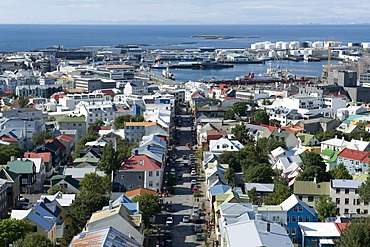 View from the church of Hallgrimskirkja along the main road, Skolavoerdustigur, towards the harbour, city centre, Reykjavik, Iceland, Scandinavia, Northern Europe, Europe