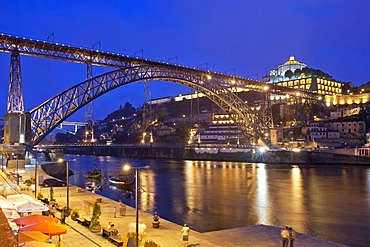 Dom Luis I Bridge to Vila Nova de Gaia, Porto, Portugal, Europe