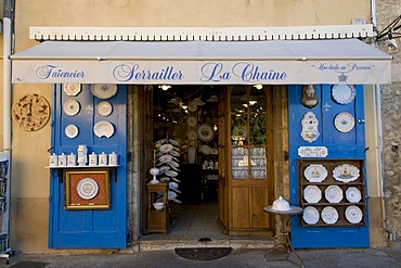 Faience pottery shop, Moustiers-Sainte-Marie, Provence, France, Europe