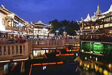 Yuyuan Bazaar, Yuyuan Market at Night, Shanghai, China, Asia