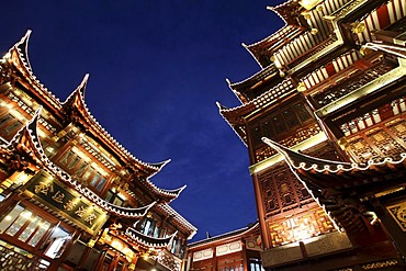 Historic buildings at Yu Yuan Bazaar, Shanghai, China, Asia