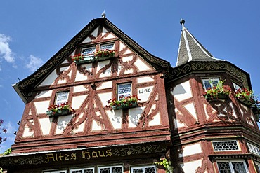 Altes Haus, Old House from 1368, one of the largest medieval half-timbered houses along the Rhine River, Bacharach, UNESCO World Heritage Site Upper Middle Rhine Valley, Rhineland-Palatinate, Germany, Europe