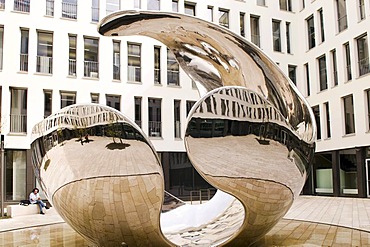 Modern sculpture 'air born' by Christopher Klein, glossy stainless steel, symbolising a burst oxygen molecule, Linde Headquarters, Klosterhofstrasse, Munich, Bavaria, Germany, Europe