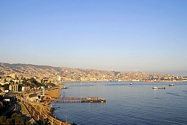 Pacific Ocean, harbour, view from Vina del Mar to the port of Valparaiso, Chile, South America