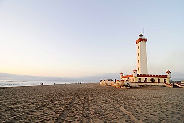 Evening light, lighthouse, the coast, a beach, La Serena, Norte Chico, northern Chile, Chile, South America