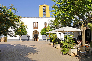 Pedestrian zone, sidewalk cafe, church, Santa Gertrudis de Fruitera, Ibiza, Pityuses, Balearic Islands, Spain, Europe