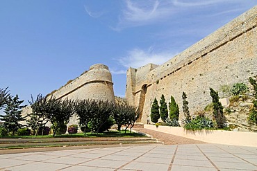 Town gate, Baluard des Portal Nou, Muralla town wall, Dalt Vila, Unesco World Heritage Site, historic town, Eivissa, Ibiza, Pityuses, Balearic Islands, Spain, Europe