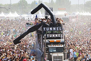 Loveparade 2010, a float called "Tunnel", huge crowds celebrate before many revellers are crushed to death in tragic tunnel accident, Duisburg, Ruhr Area, North Rhine-Westfalia, Germany, Europe