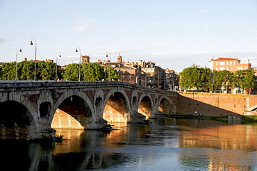 Pont Neuf across Garonne river, Toulouse, France, Europe