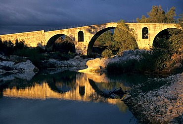 Pont Julien, Luberon, Provence, France, Europe