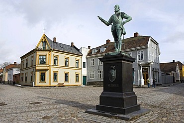 Statue of Frederik the 2nd on the square of the old barracks town of Fredrikstad, Norway, Europe