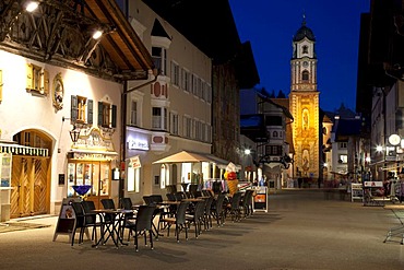 Parish church of St. Peter and Paul, blue hour, Obermarkt square, Mittenwald, Upper Bavaria, Bavaria, Germany, Europe