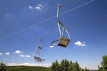 Chair lift on Herrloh Mountain, Winterberg, Sauerland, North Rhine-Westphalia, Germany, Europe