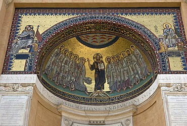 The apse and mosaic of the Triclinio Leoniano showing "Christ and the Apostles" on the apse, "Christ transmits the powers to pope Sylvester and to Constantine" on the left of the arch, and "Saint Peter crowns Leo III at the presence of Charles the Great" 