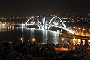 Juscelino Kubitschek Bridge at night, architect Oscar Niemeyer, Brasilia, Distrito Federal, Brazilian Federal District, Brazil, South America